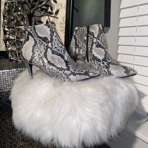 Worthington Gray and Black Ankle Booties Snakeskin Print